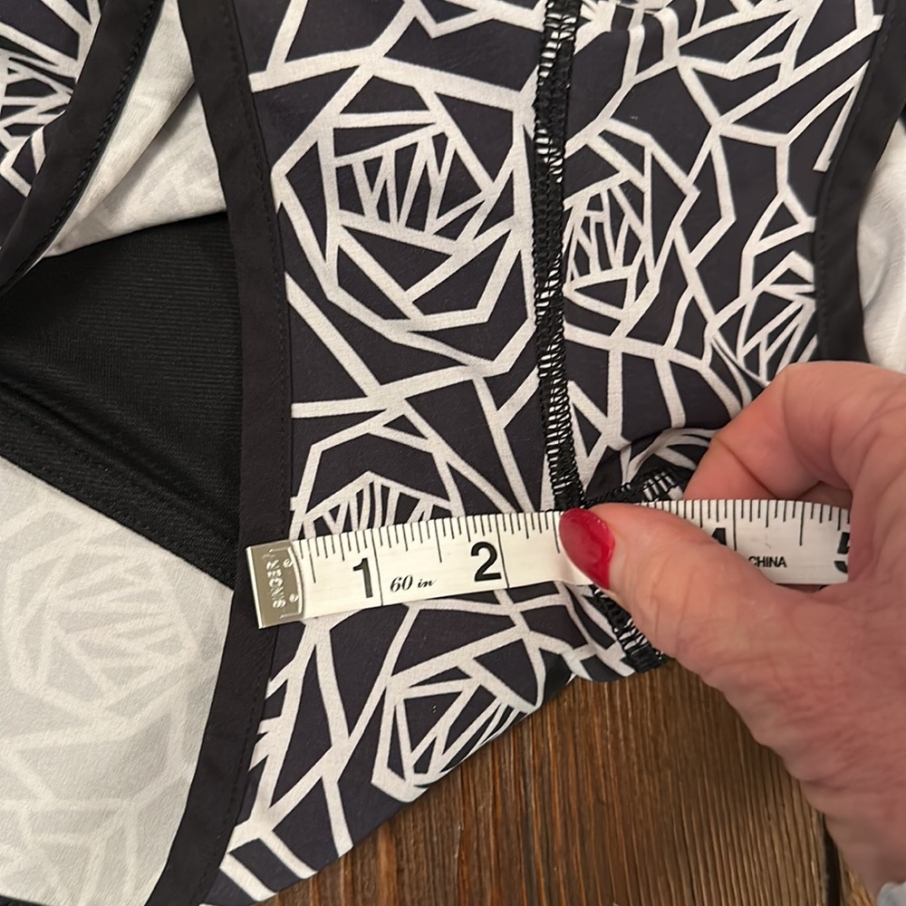Lululemon Geometric Rose Speed Shorts - Picture 8 of 8